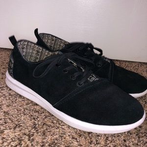 Men’s Toms Sneakers